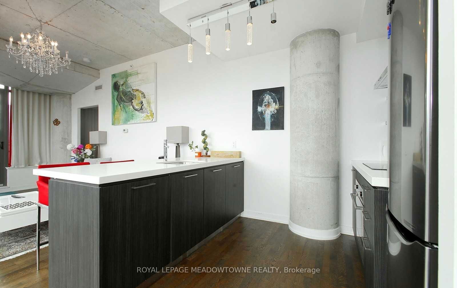 560 King St W, unit 1010 for rent