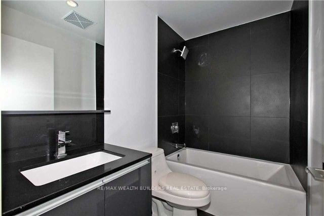 20 Minowan Miikan Lane, unit 829 for rent