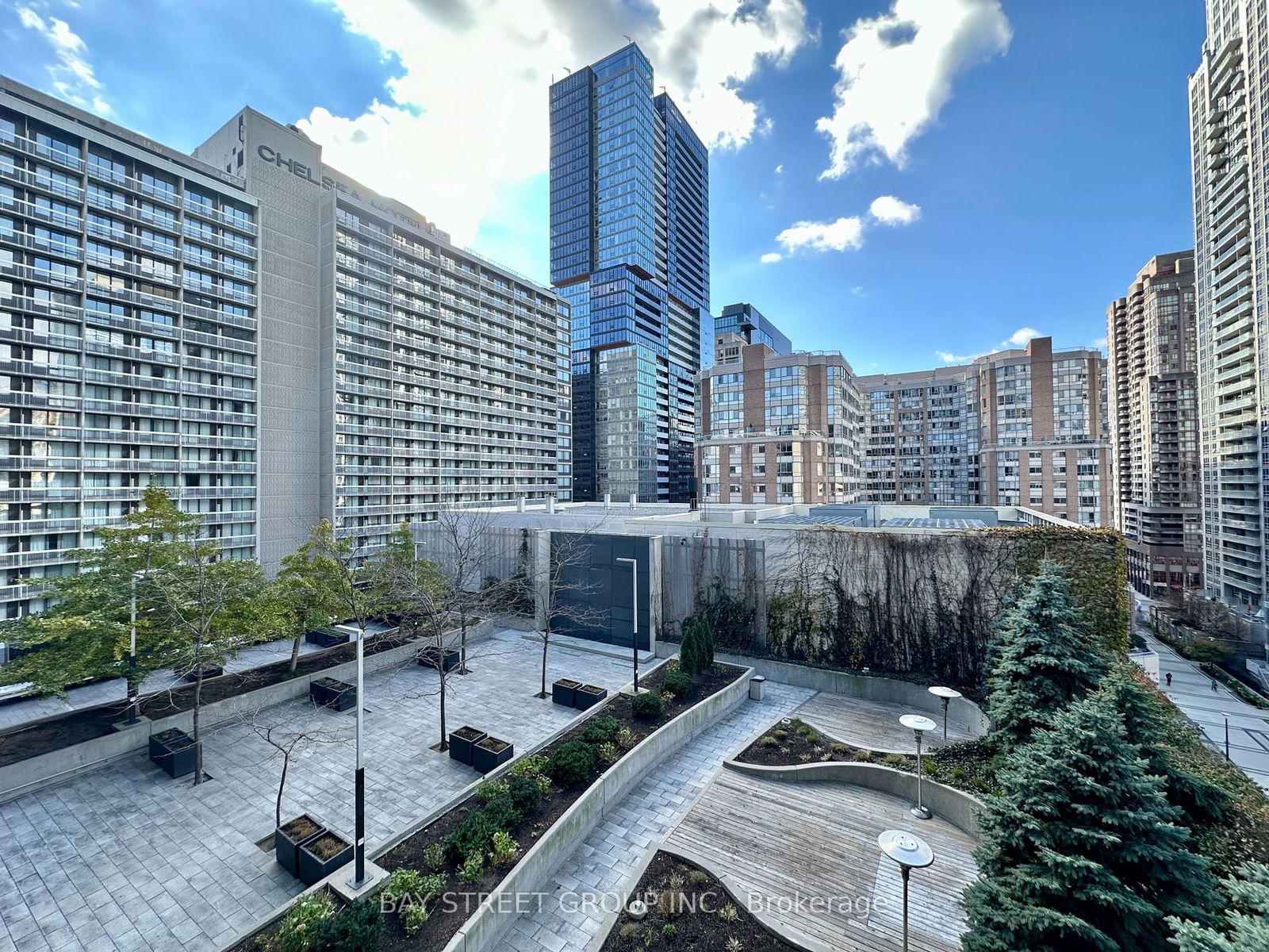 386 Yonge St, unit 720 for sale