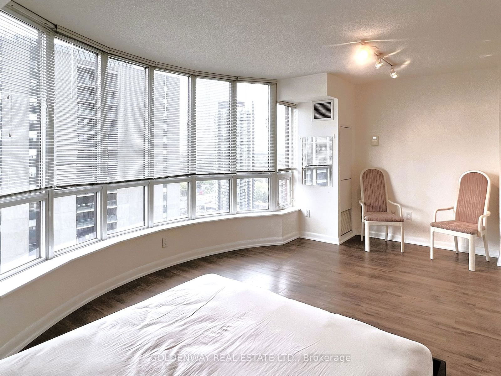 33 Sheppard Ave E, unit 2509 for rent