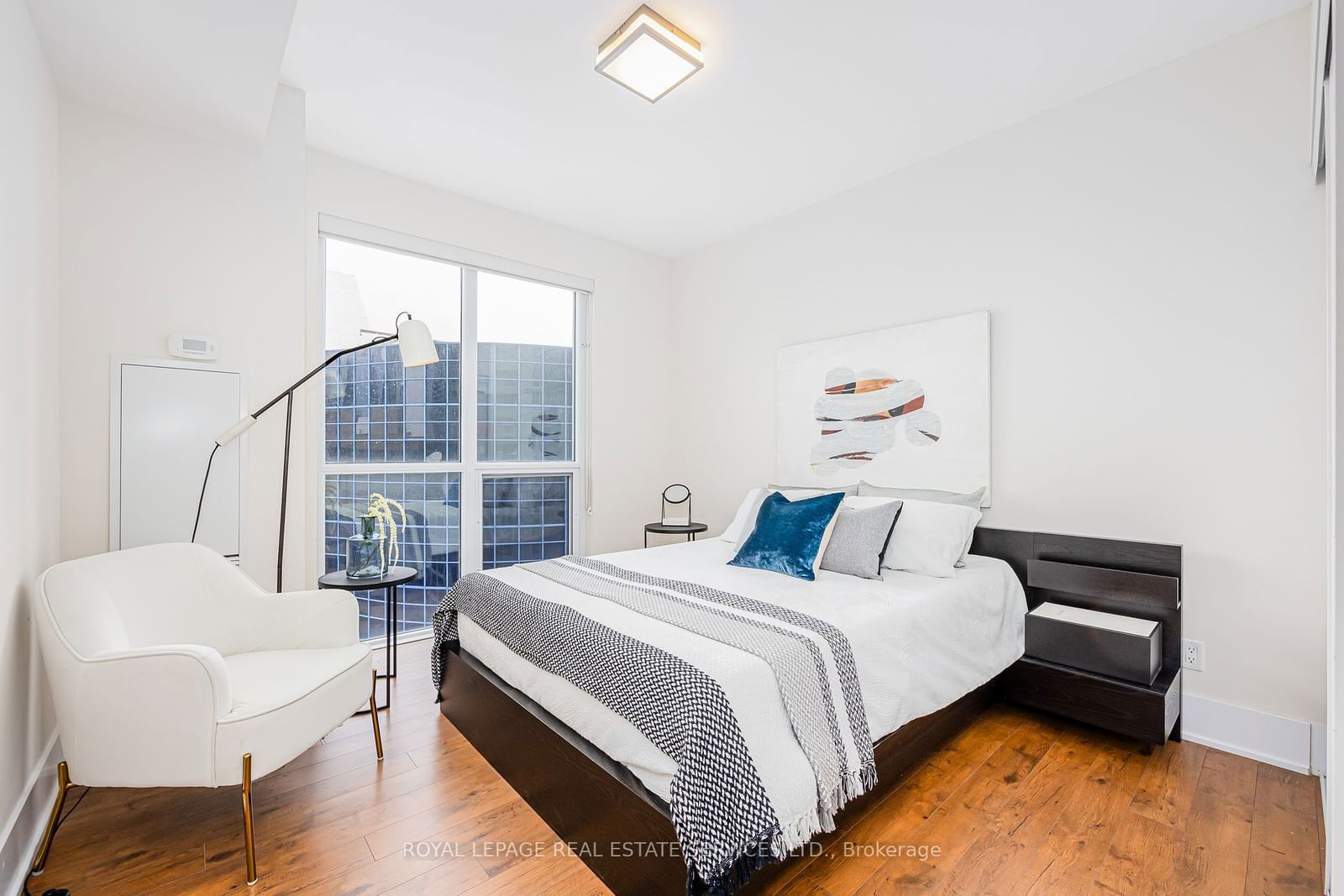 300 Front St W, unit 2011 for sale