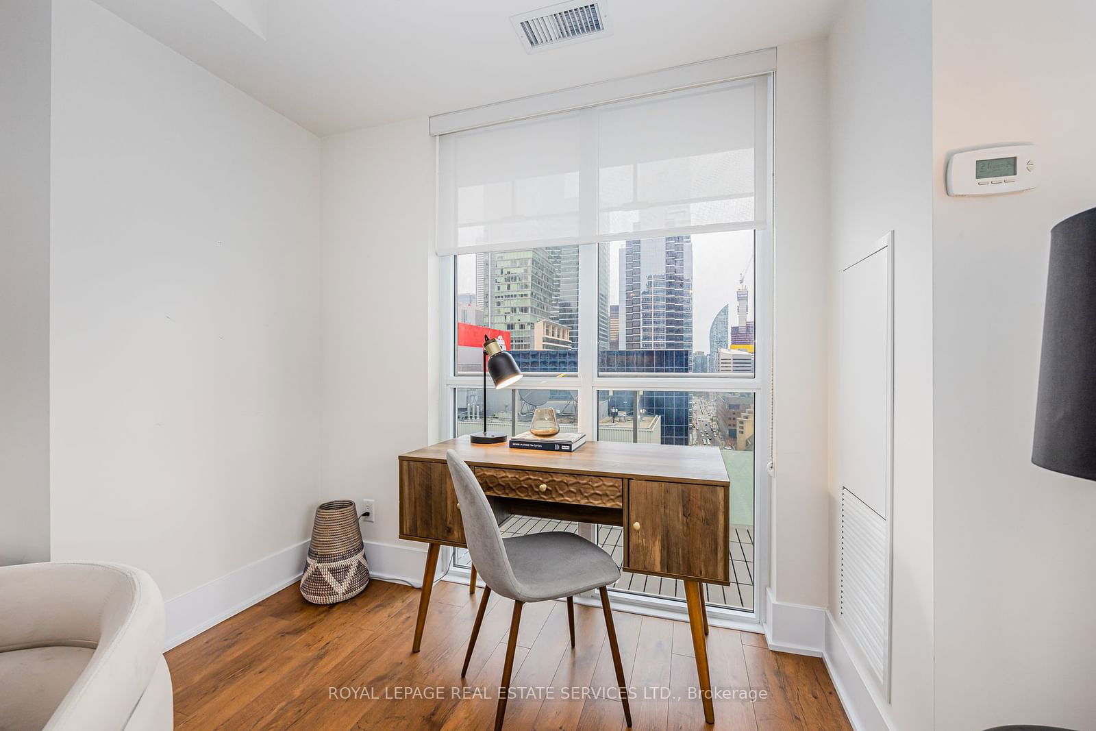 300 Front St W, unit 2011 for sale