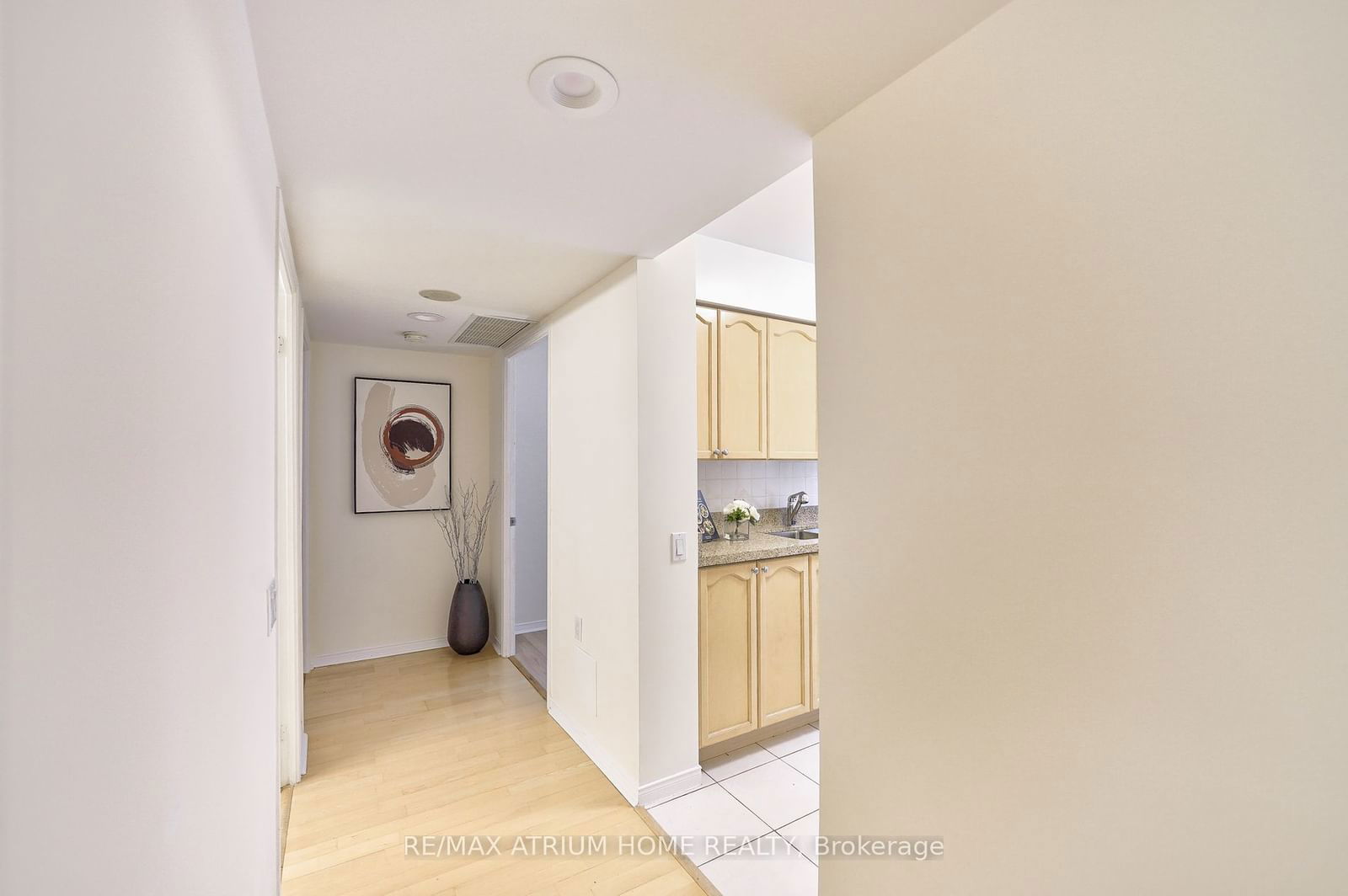 35 Finch Ave E, unit 202 for sale