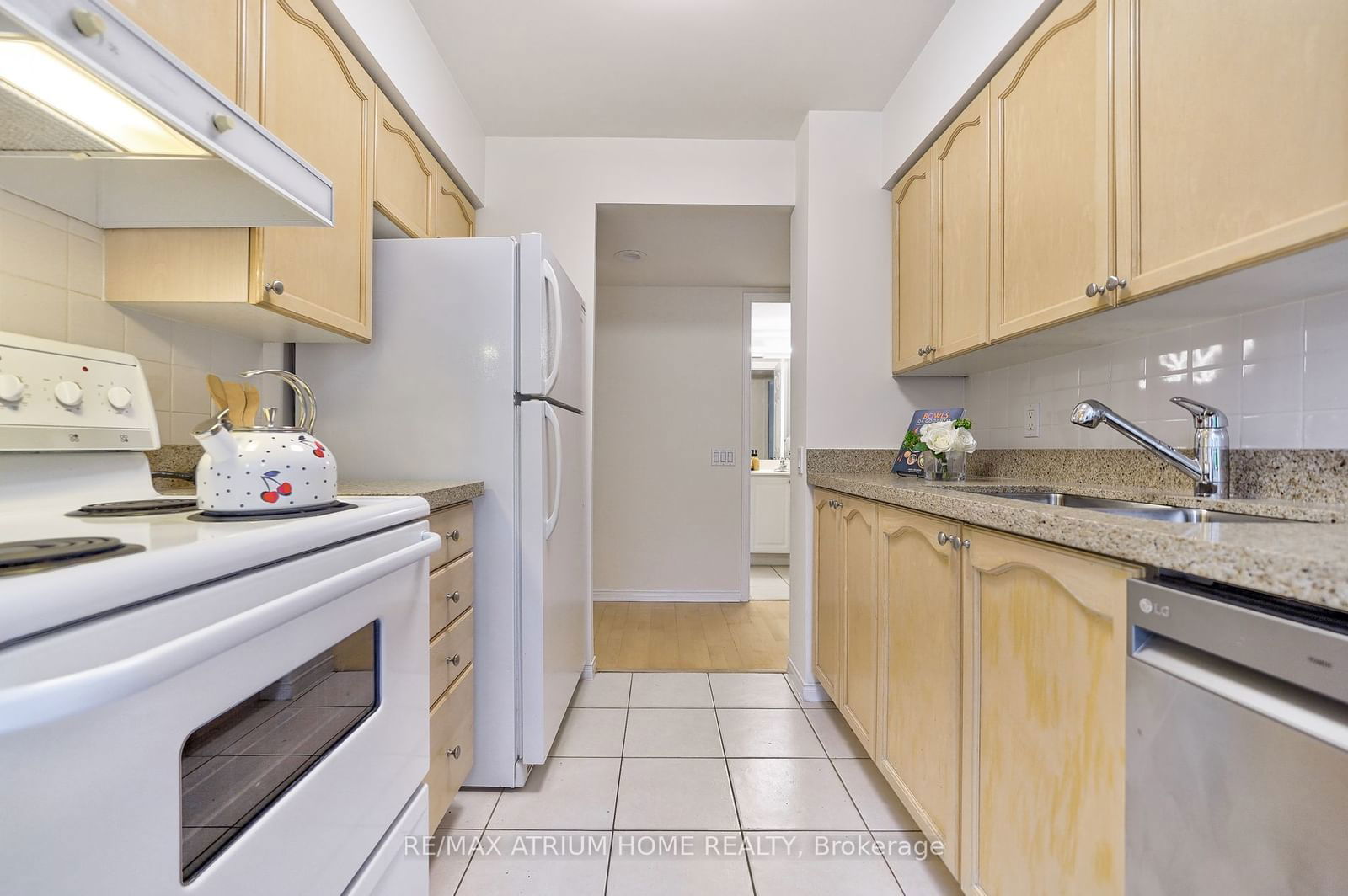 35 Finch Ave E, unit 202 for sale