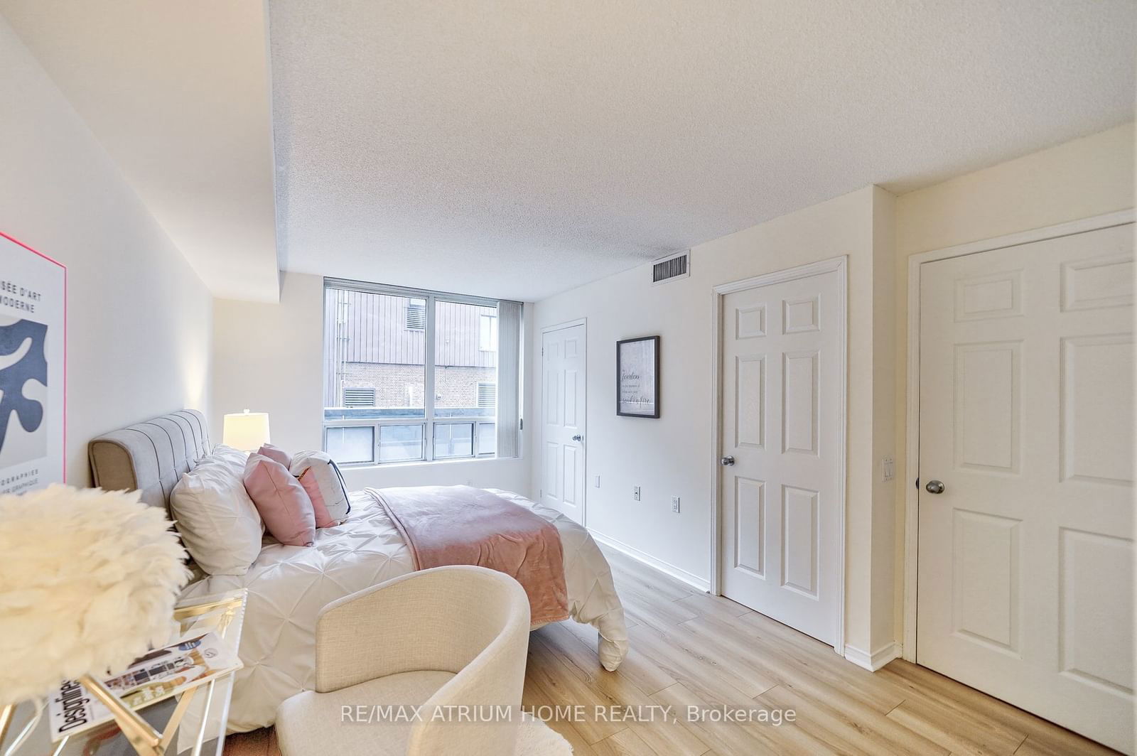 35 Finch Ave E, unit 202 for sale