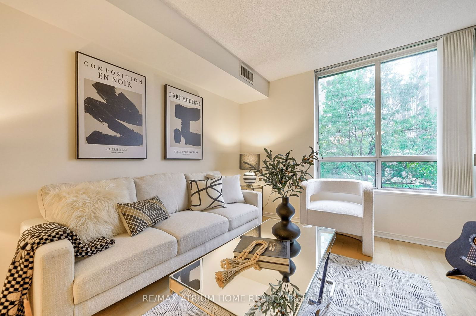 35 Finch Ave E, unit 202 for sale