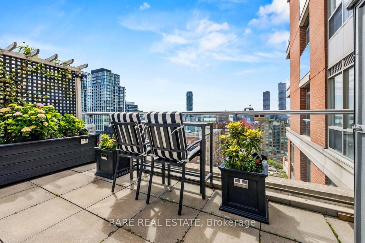 168 King St N, unit 1402 for sale