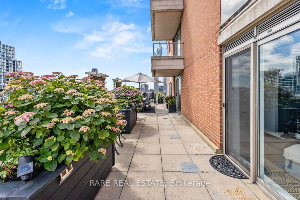 168 King St N, unit 1402 for sale