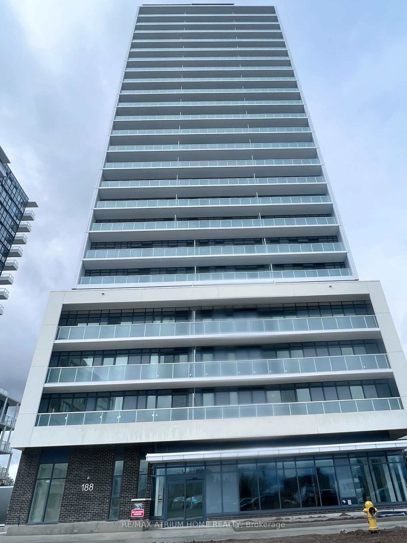 188 Fairview Mall Dr, unit 607 for rent