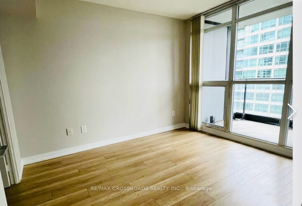 19 Singer Crt, unit 511 for rent