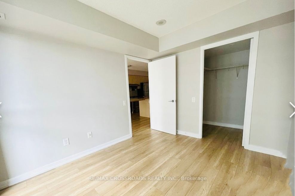 19 Singer Crt, unit 511 for rent