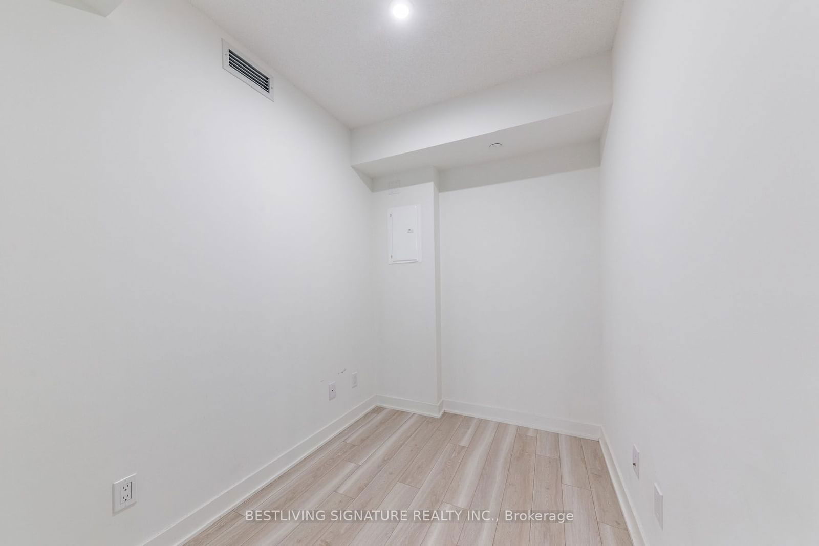 17 Bathurst St, unit 701 for sale