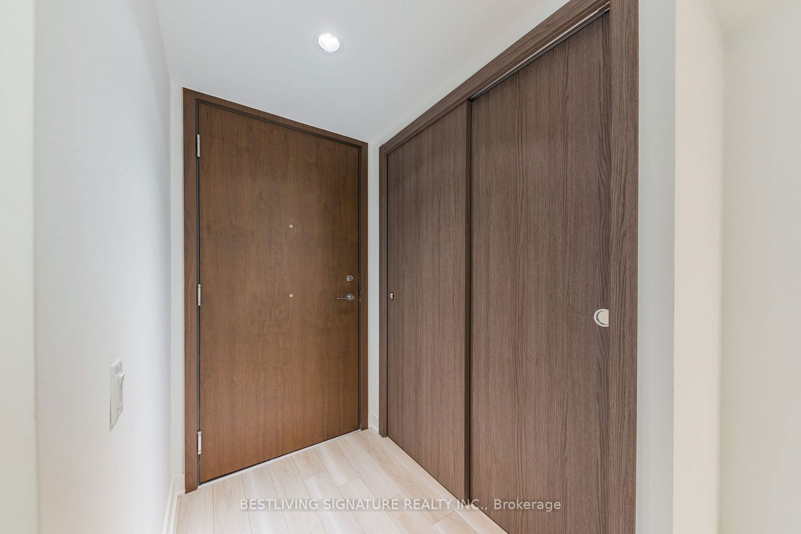 17 Bathurst St, unit 701 for sale