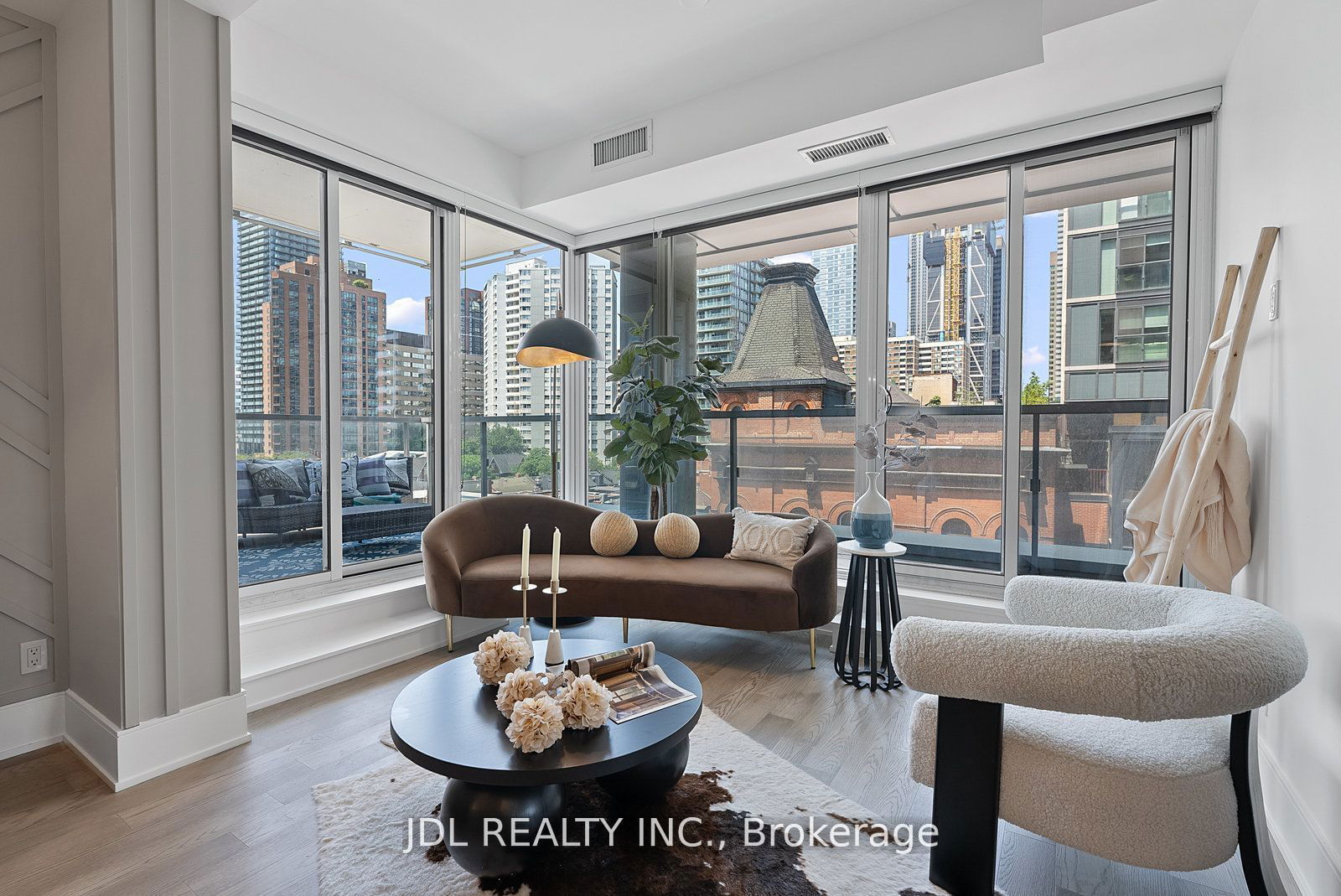 1 Gloucester St, unit 609 for sale