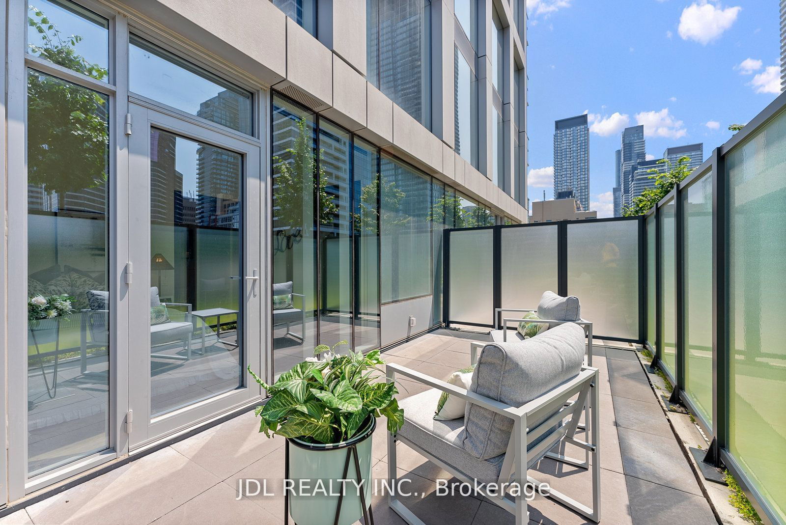 1 Gloucester St, unit 609 for sale