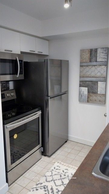 255 Richmond St E, unit 1011 for rent