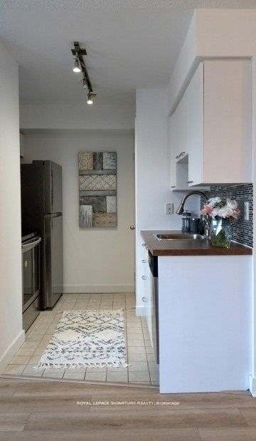 255 Richmond St E, unit 1011 for rent