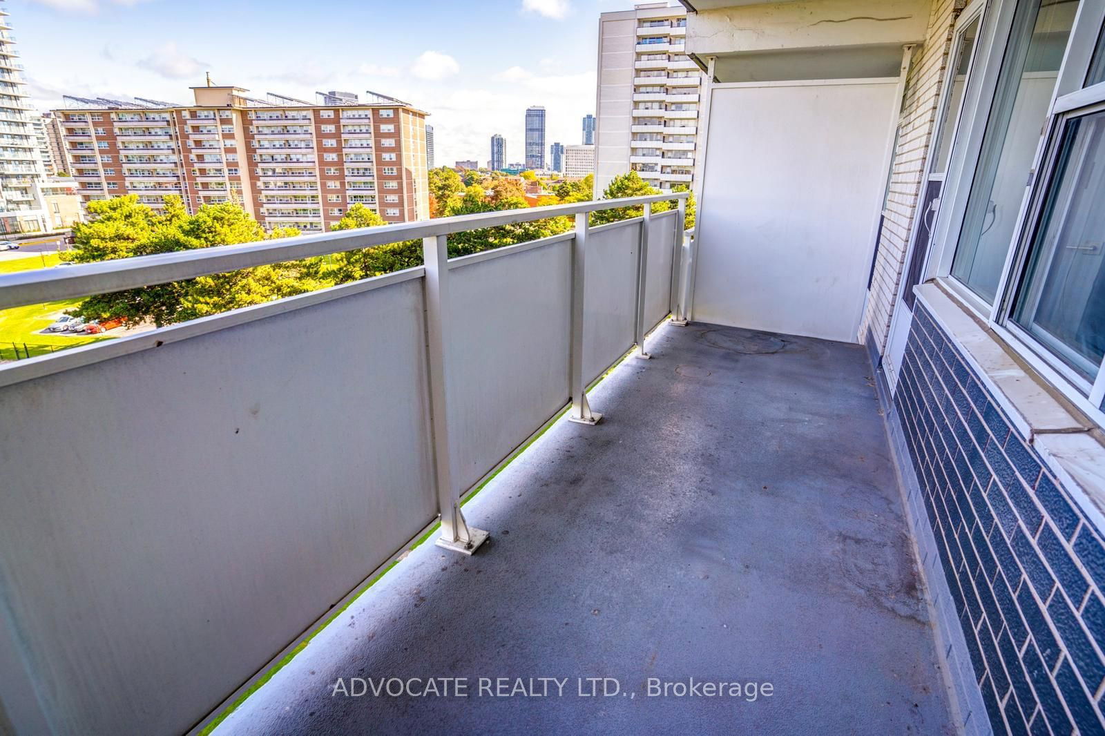 10 Parkway Forest Dr, unit 802 for sale