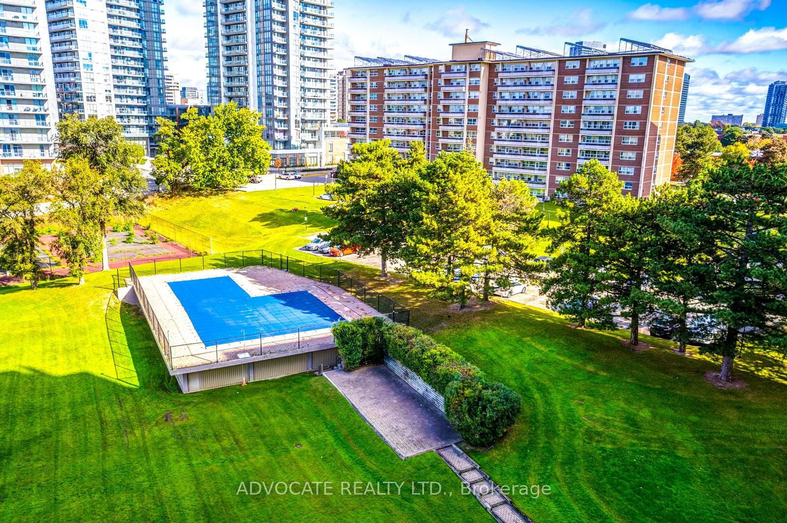 10 Parkway Forest Dr, unit 802 for sale