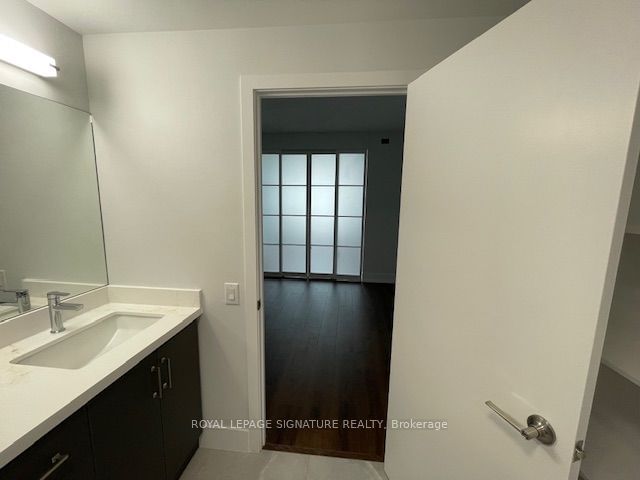 500 Queens Quay W, unit 807E for rent