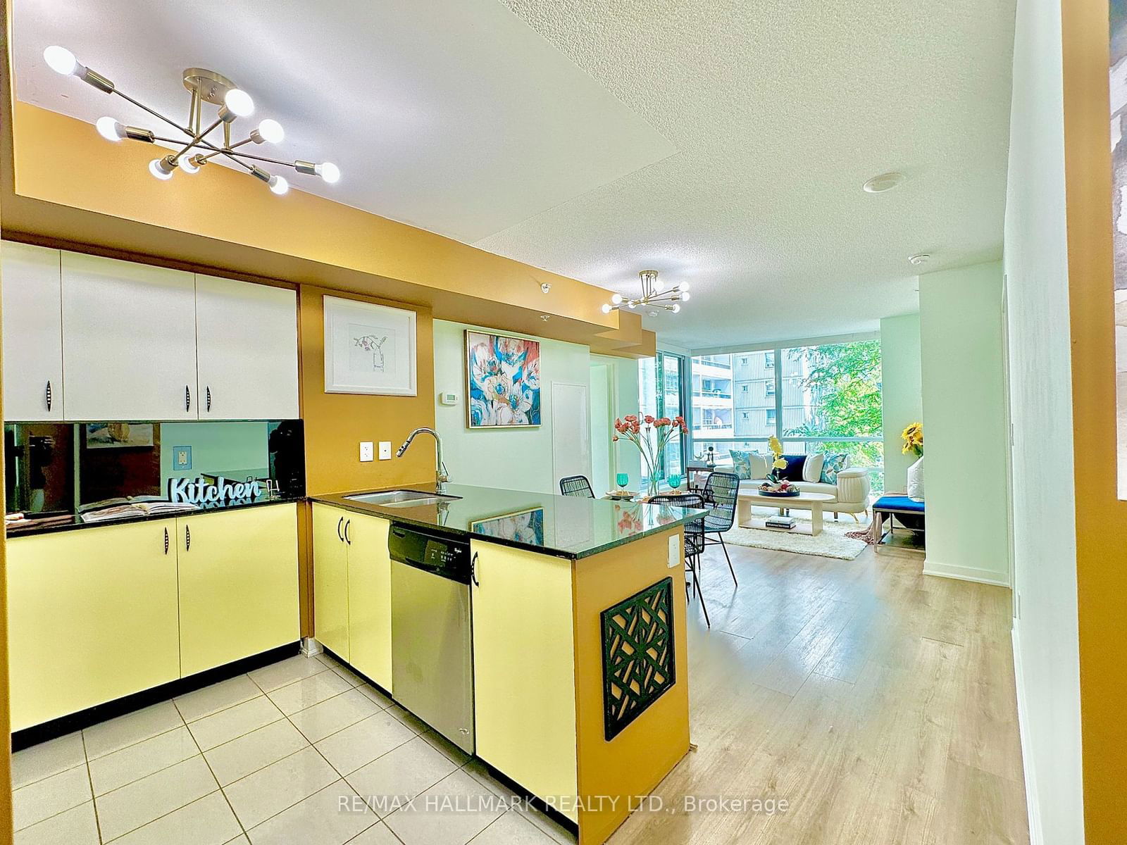 5740 Yonge St, unit 207 for sale