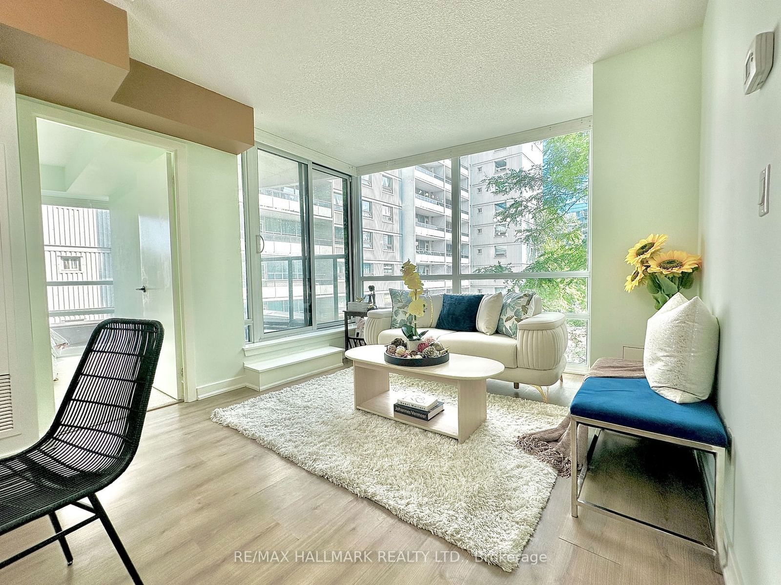 5740 Yonge St, unit 207 for sale