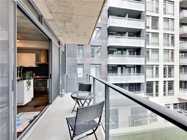 95 Bathurst St, unit 317 for rent