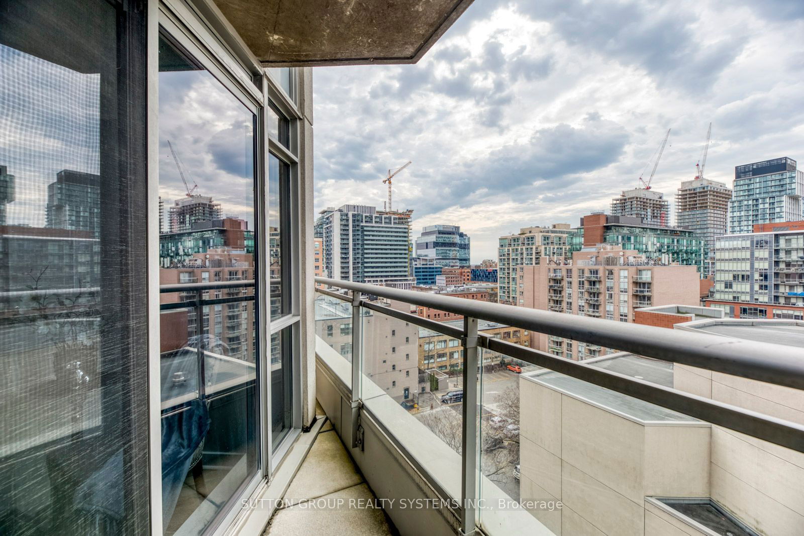 255 Richmond St E, unit 1016 for rent