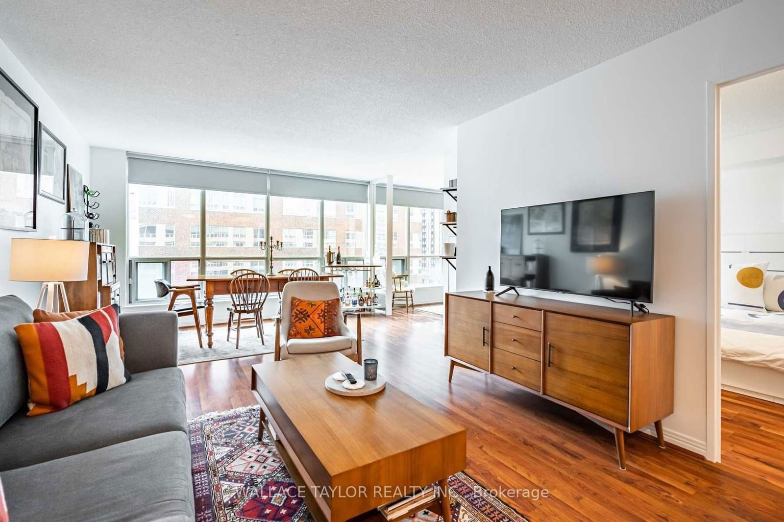 942 Yonge St, unit 1003 for rent