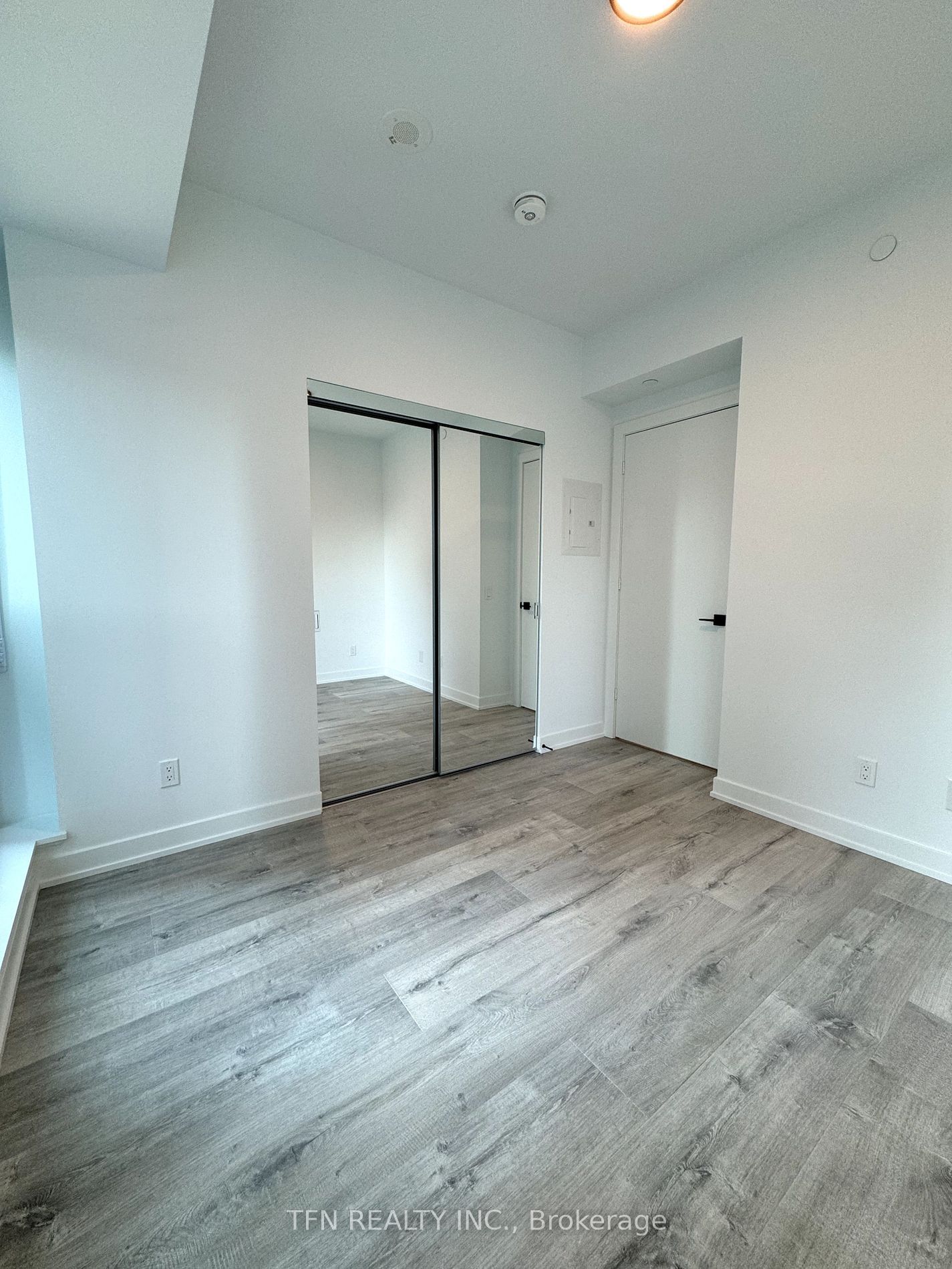 327 King St W, unit 2105 for rent