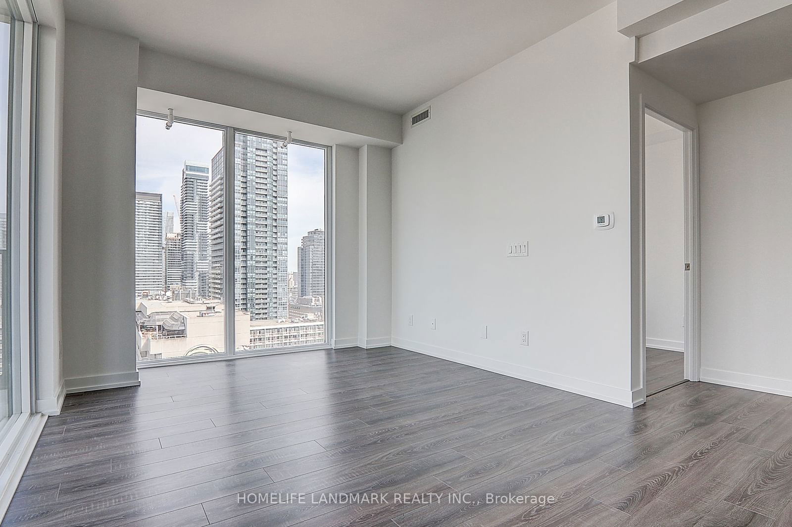 20 Edward St, unit 2715 for rent