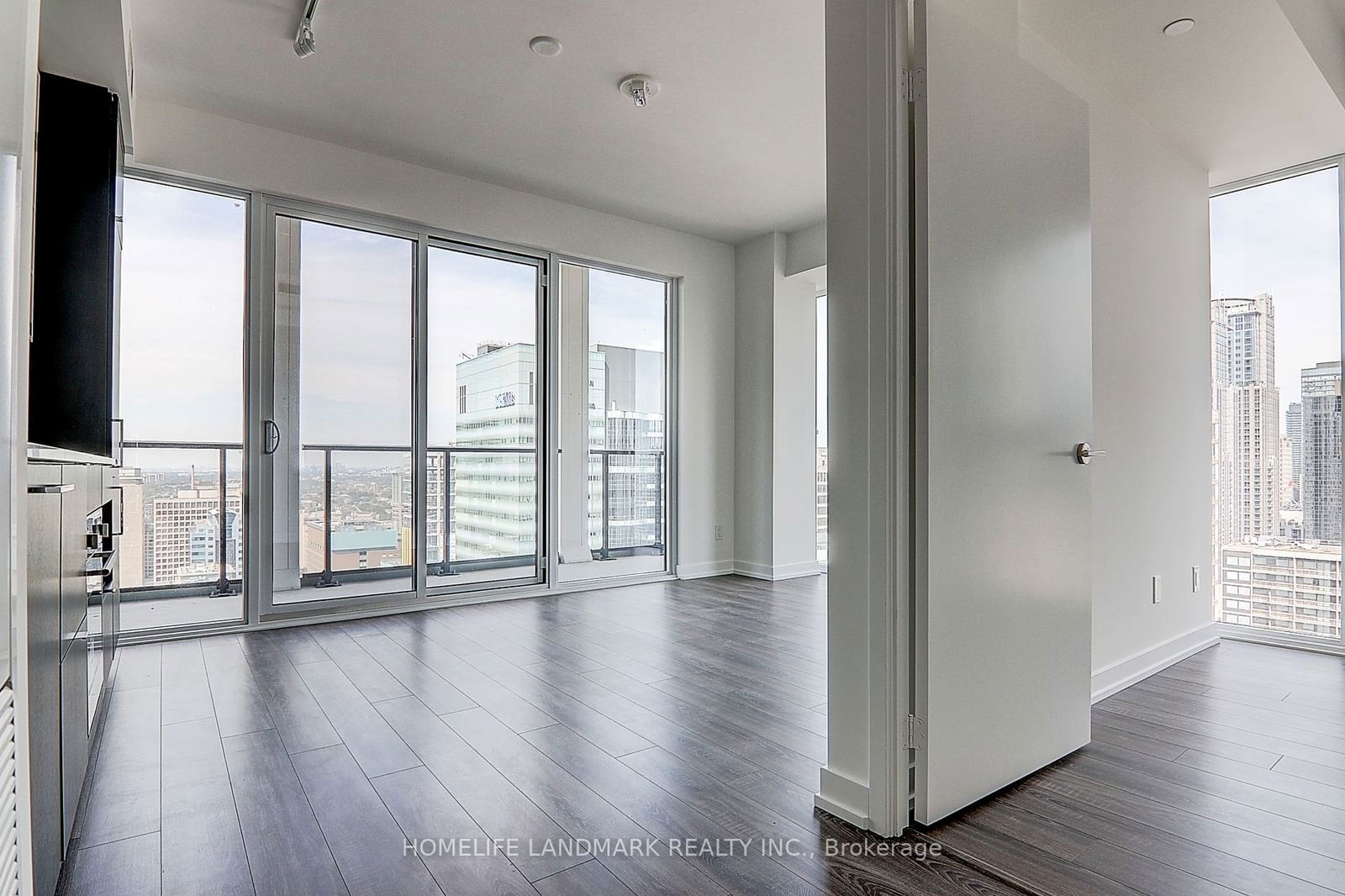 20 Edward St, unit 2715 for rent