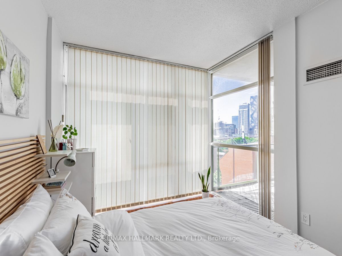 39 Parliament St, unit 1102 for sale