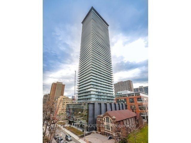 33 Charles St E, unit 1911 for rent