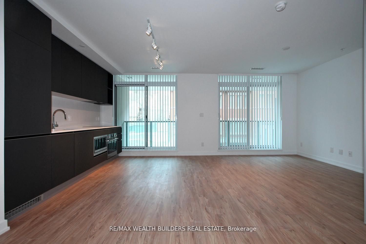 377 Madison Ave, unit 210 for rent