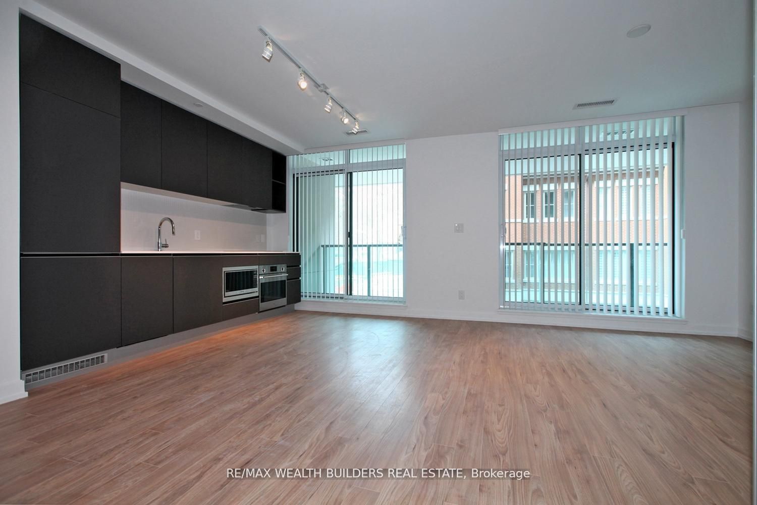 377 Madison Ave, unit 210 for rent