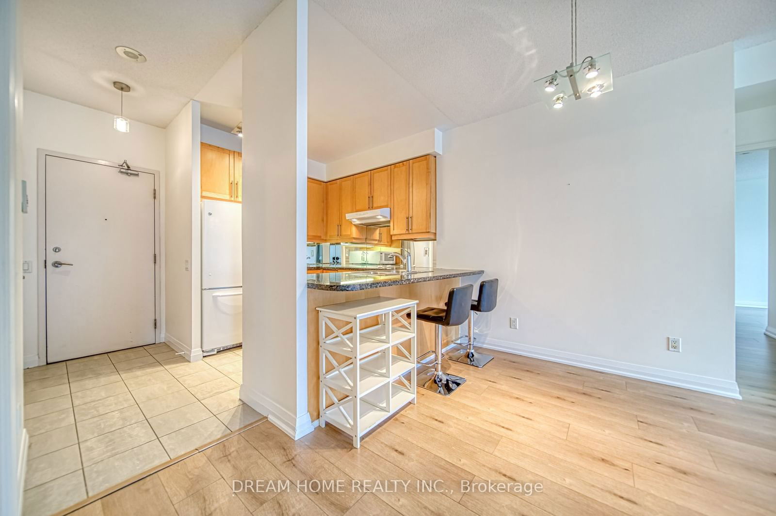 1121 Bay St, unit 1402 for rent