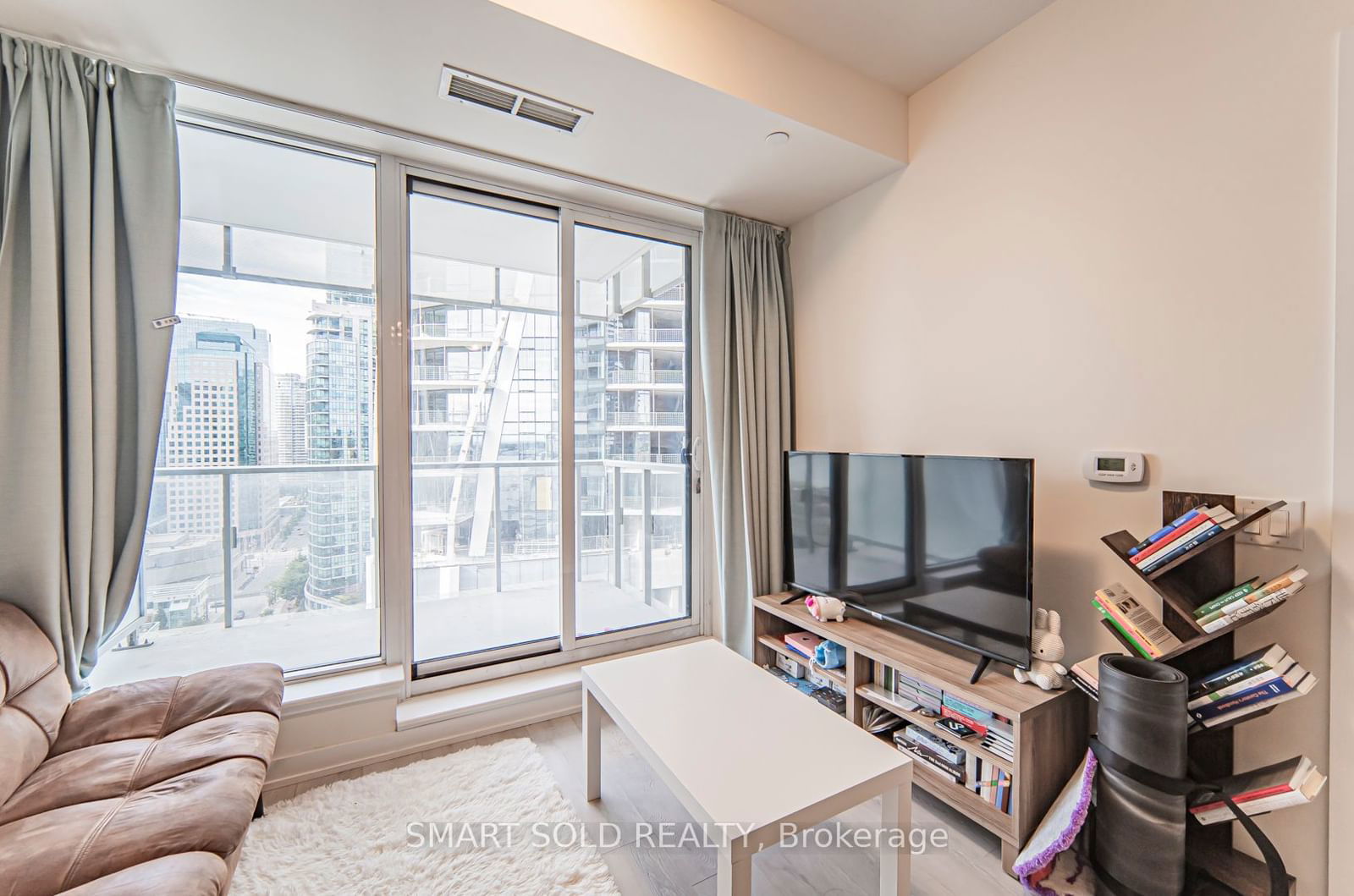 28 Freeland St, unit 1603 for rent