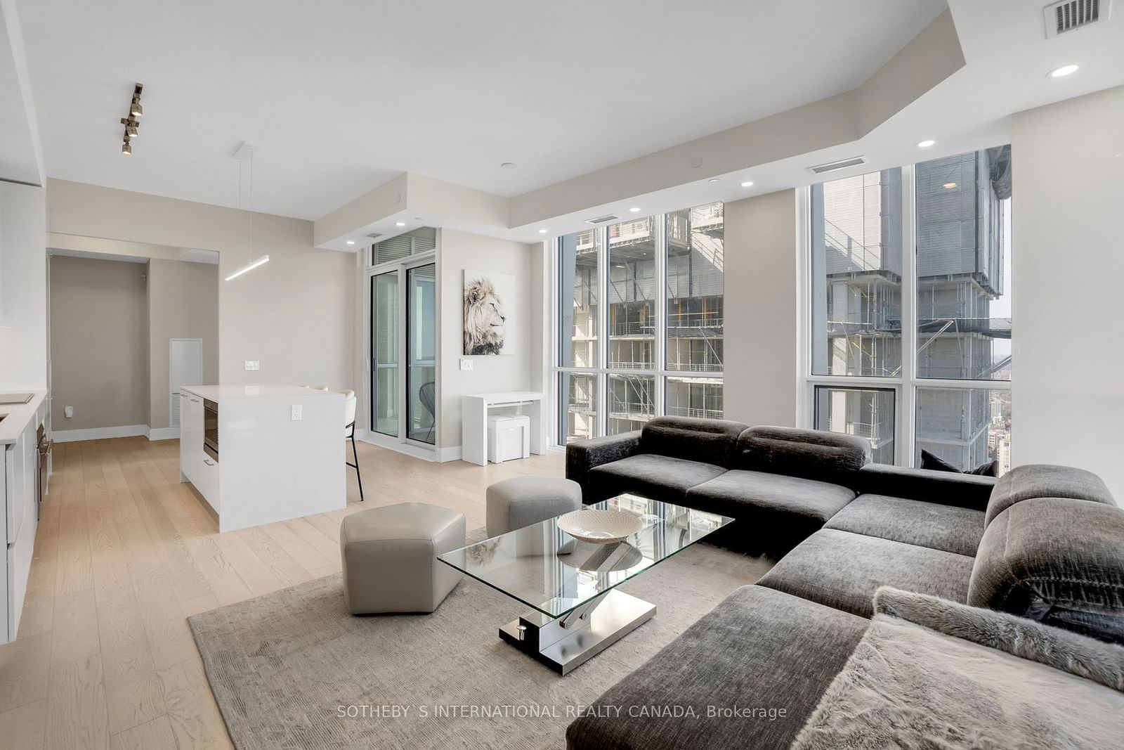 1 Yorkville Ave, unit 5405 for sale