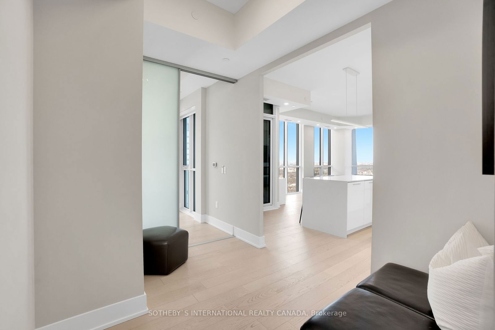 1 Yorkville Ave, unit 5405 for sale