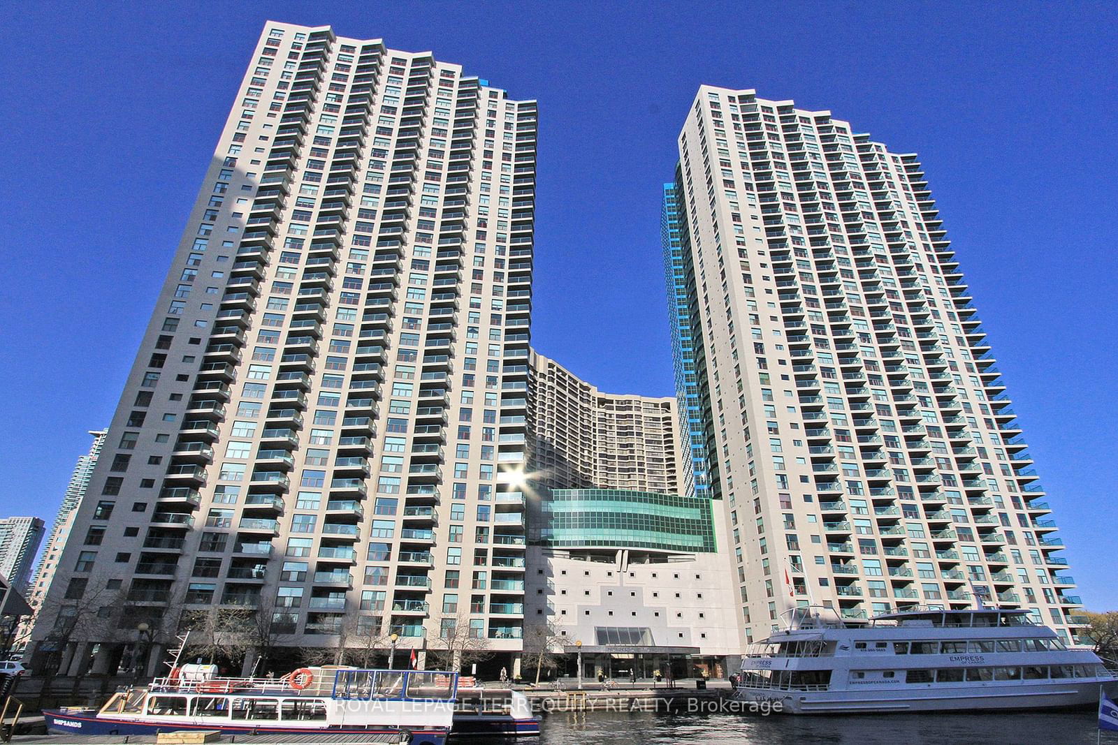 77 Harbour Sq, unit 2812 for rent