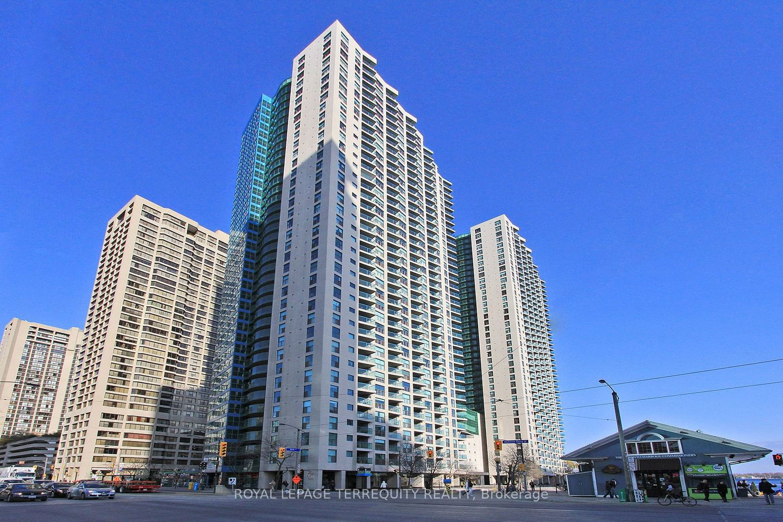 77 Harbour Sq, unit 2812 for rent