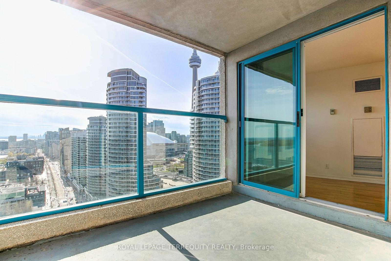 77 Harbour Sq, unit 2812 for rent