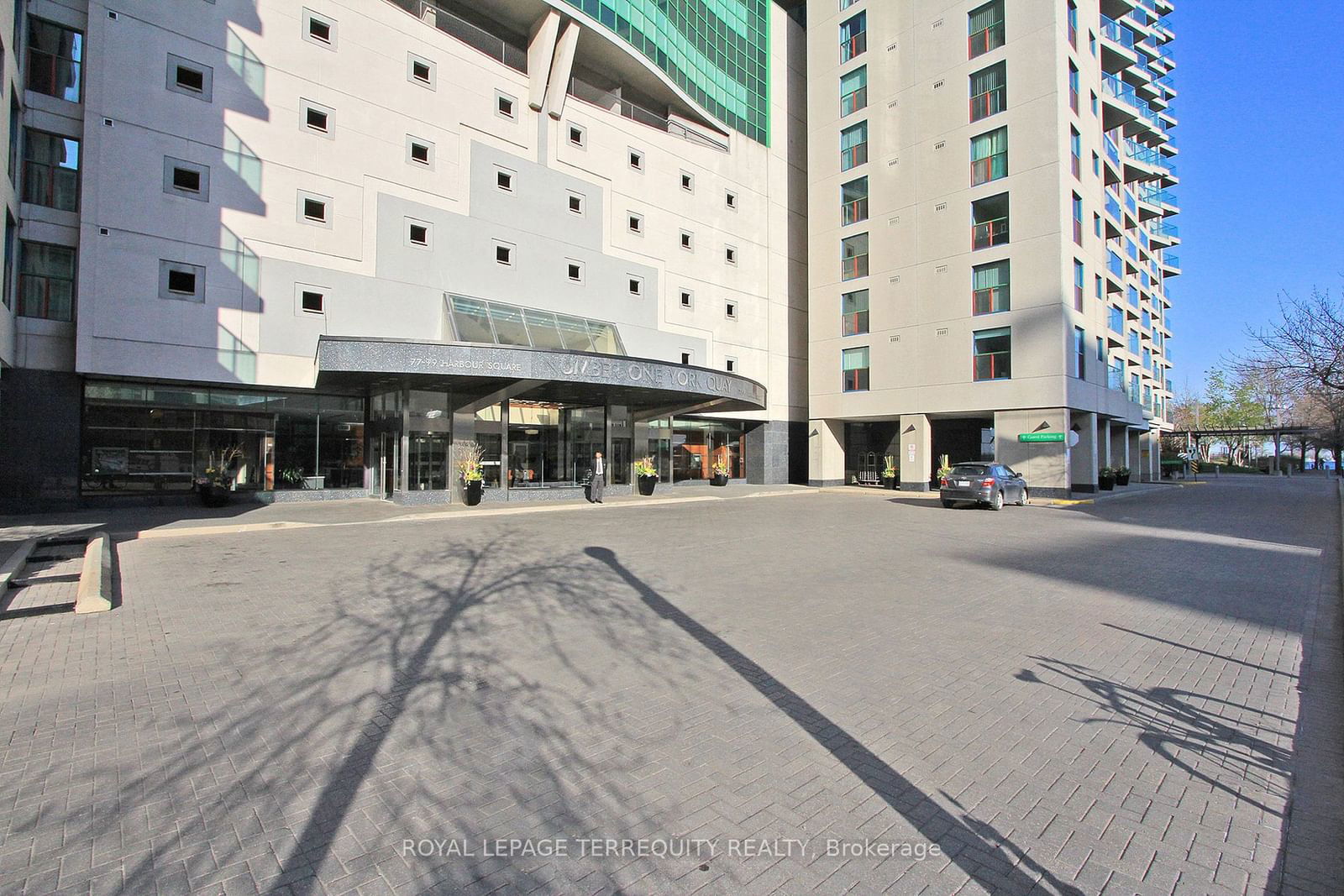 77 Harbour Sq, unit 2812 for rent