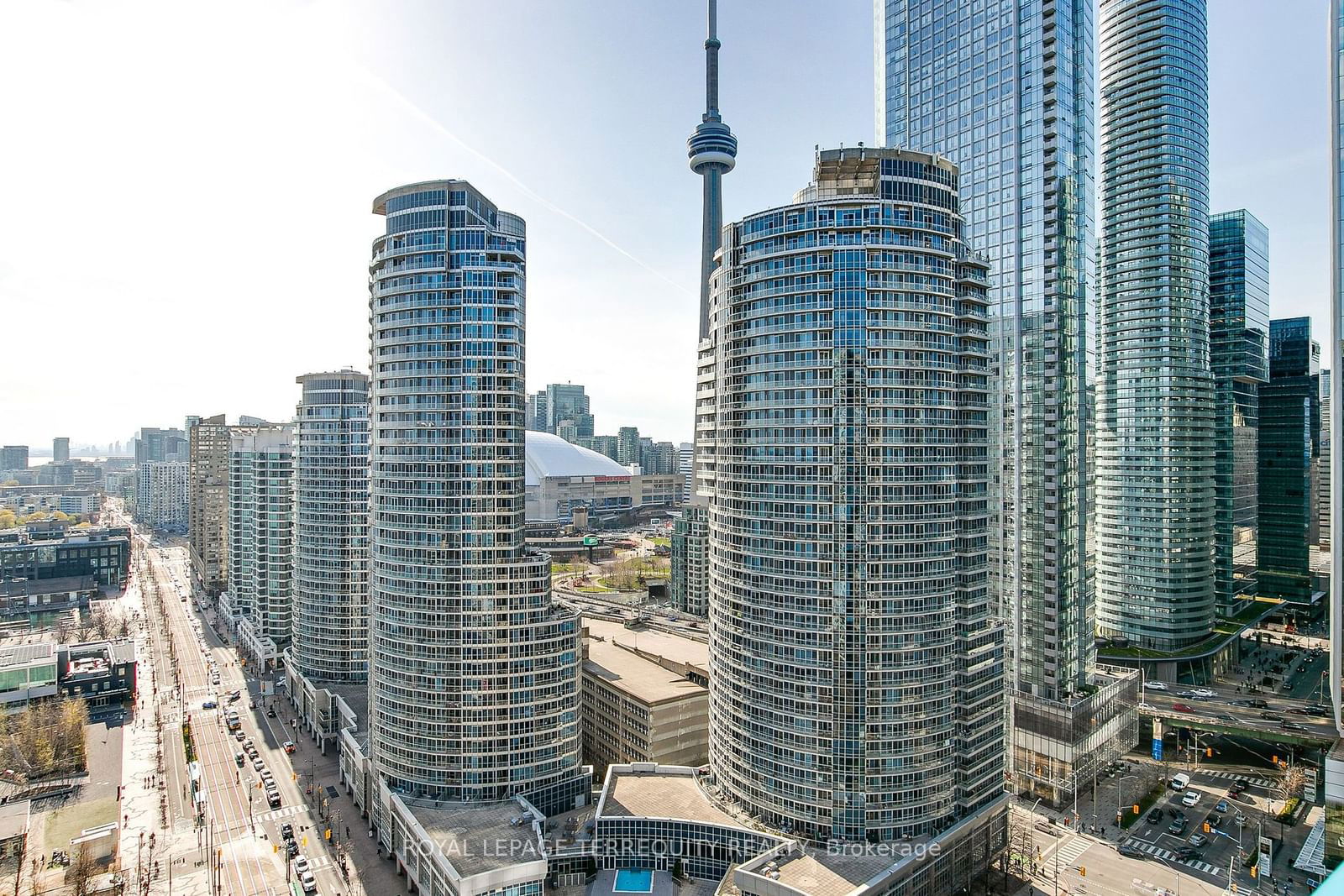 77 Harbour Sq, unit 2812 for rent