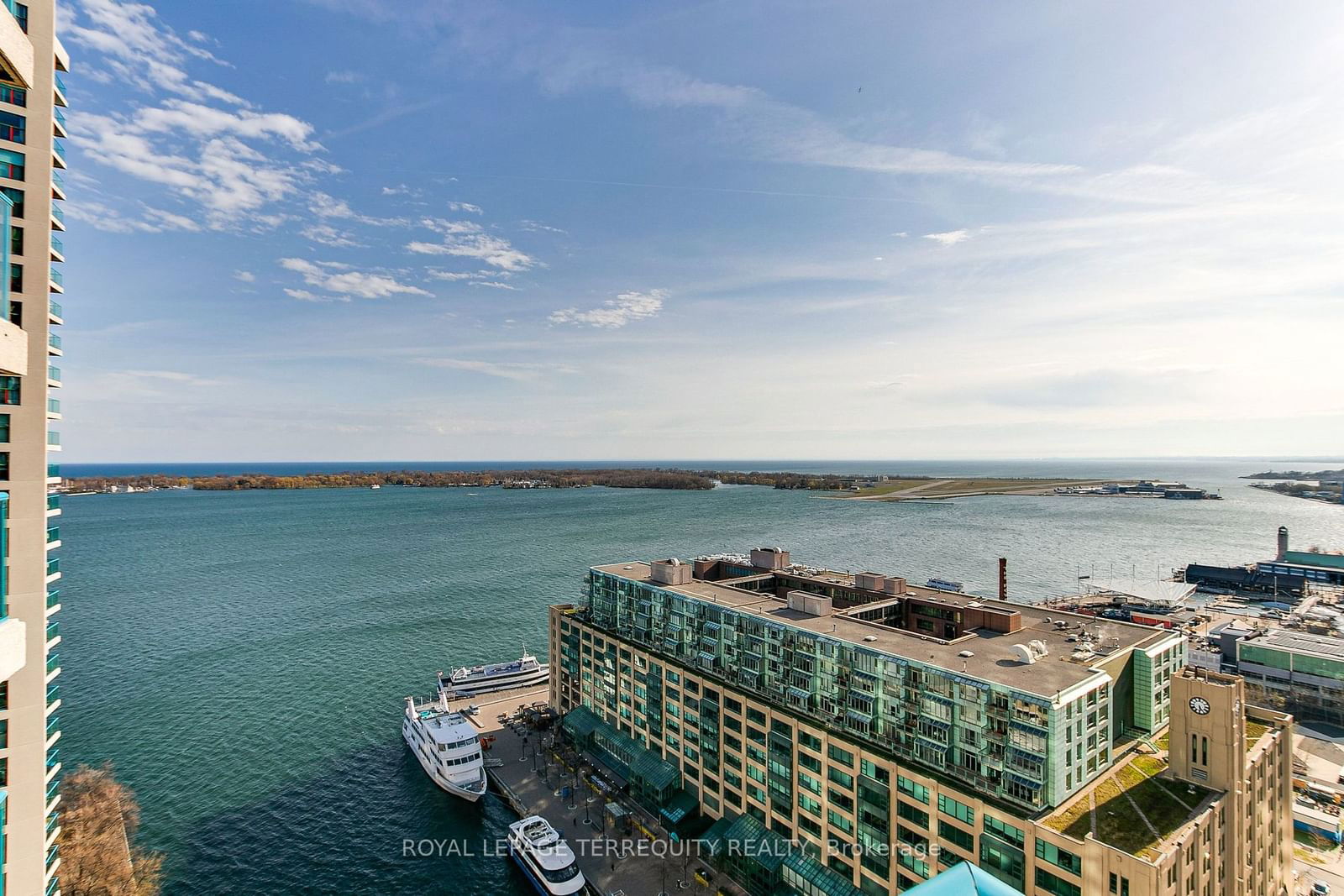 77 Harbour Sq, unit 2812 for rent