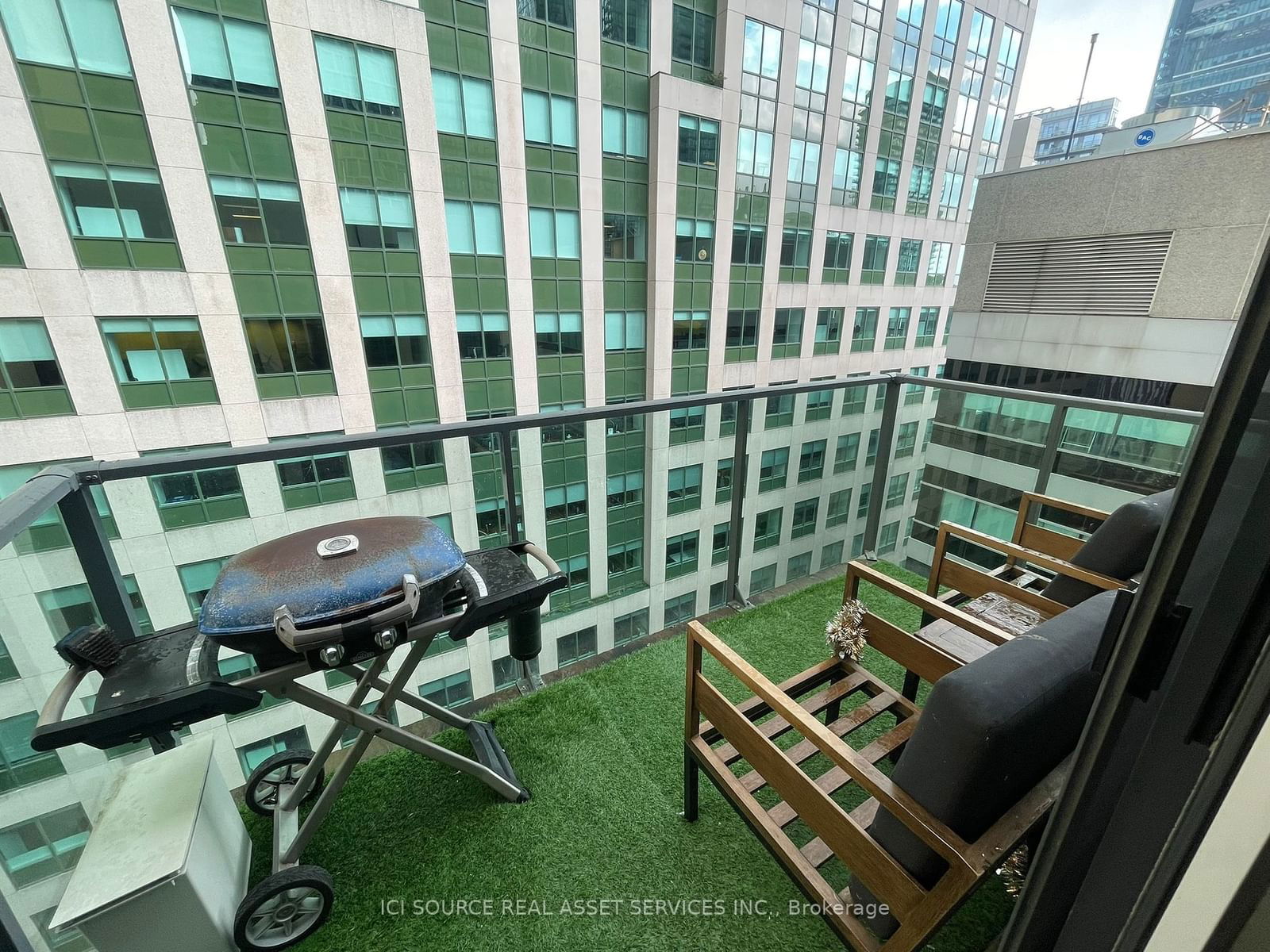 263 Wellington St W, unit PH05 for rent