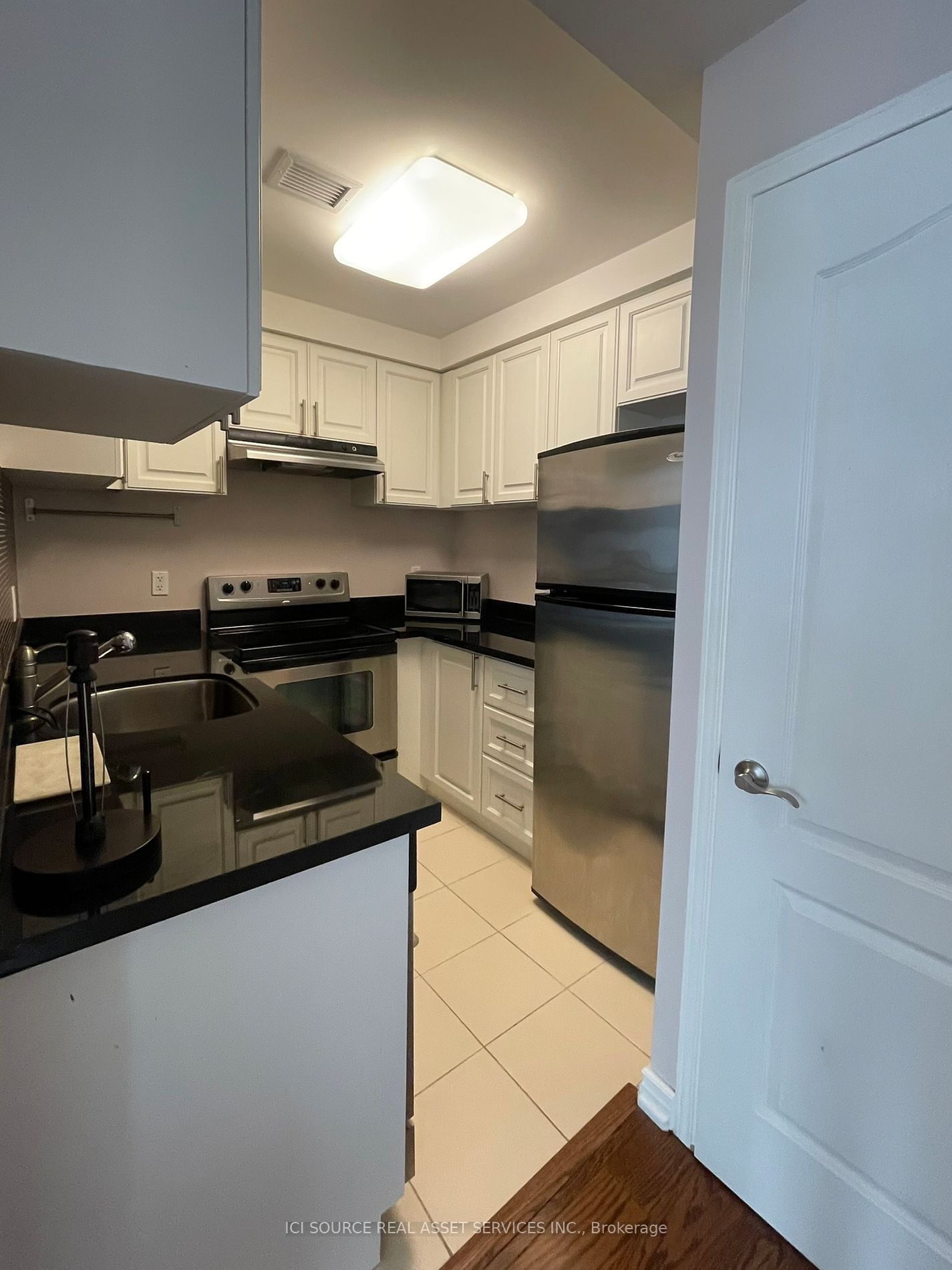 263 Wellington St W, unit PH05 for rent