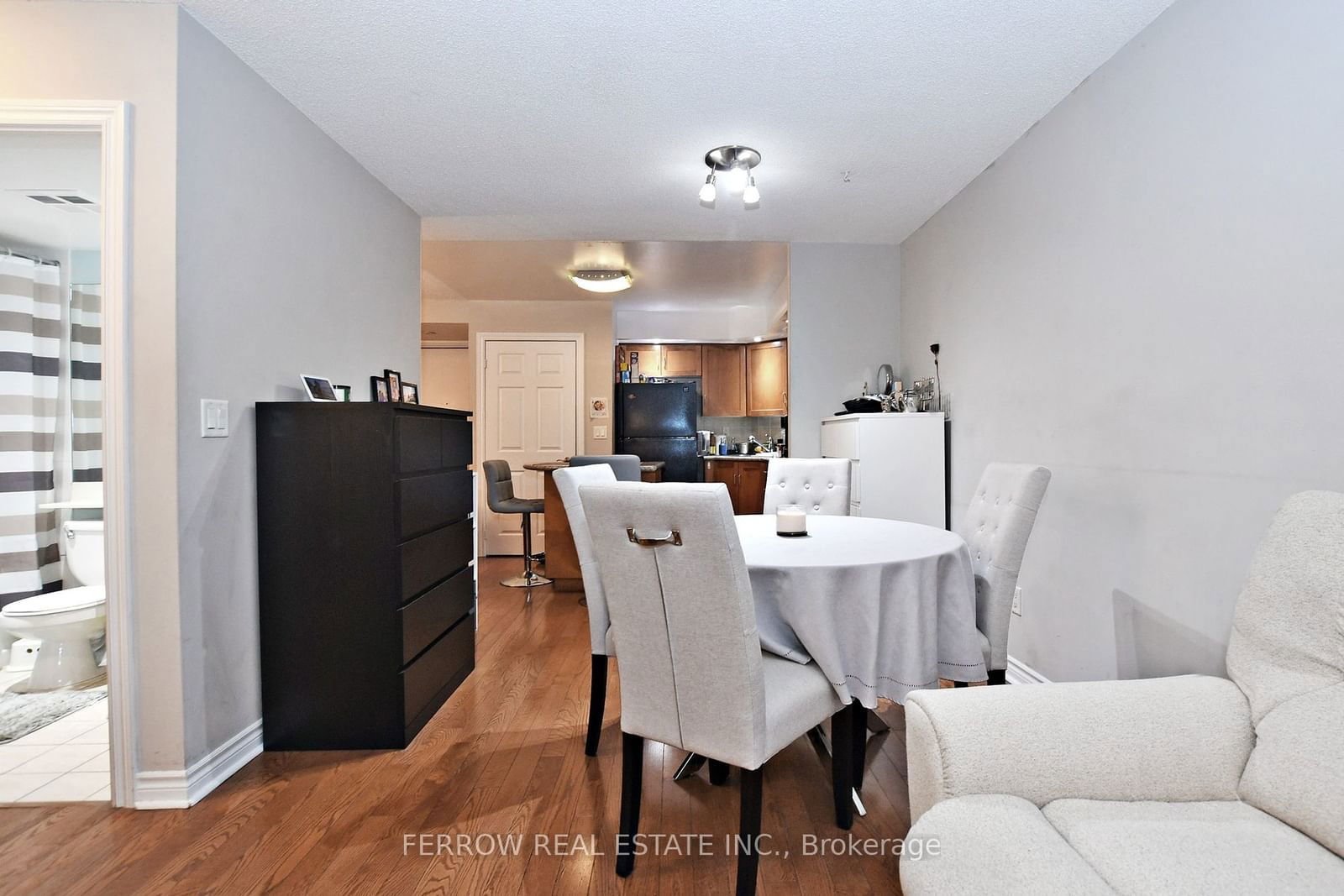 250 Wellington St W, unit 1629 for rent