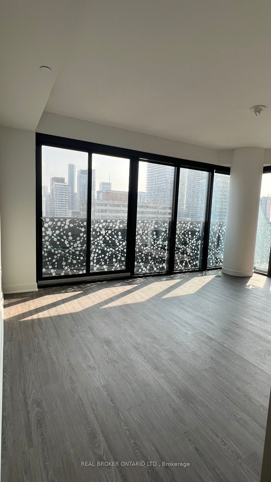 55 Charles St E, unit 2206 for rent